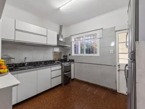 Casa 8 ambientes con 8 baños