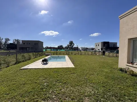 Casa en Alquiler Temporario - Santa Sofía, Pilar del Este | Pileta y Parrilla | 3 dormitorios