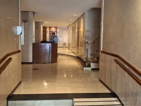 DUEÑO VENDE  Departamento en venta 3 amb en CABALLITO Dueño vende departamento semipiso de 3 ambientes de 110 mts2. Con cochera y baulera. Amplio balcon terraza piso 13 muy luminoso.