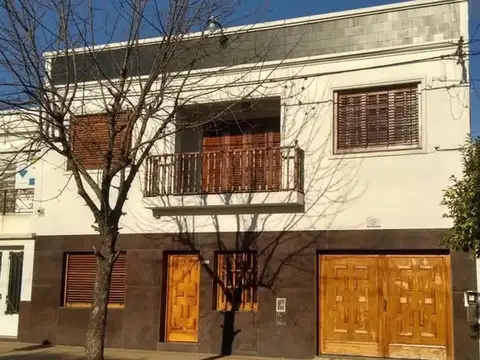 Casa en venta - 4 Dormitorios 5 Baños - Cochera - 620Mts2 - Villa Elvira