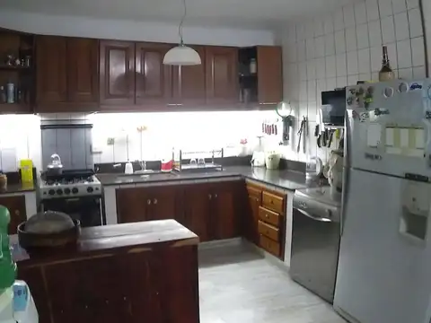 Casa 7 ambientes con 4 baños