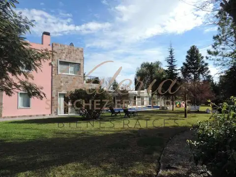 Casa en Venta con 2 cocheras