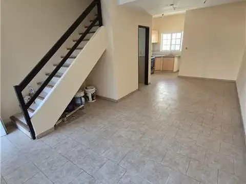 Casa en Alquiler en Banfield, $ 870.000