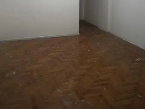 Sarandí 200, Piso 5
