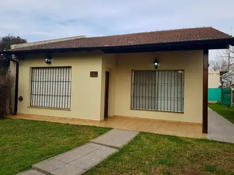 Casa en esquina Pilar centro