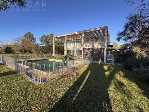 Venta - Casa estilo moderno en Pilar del Lago  C.C