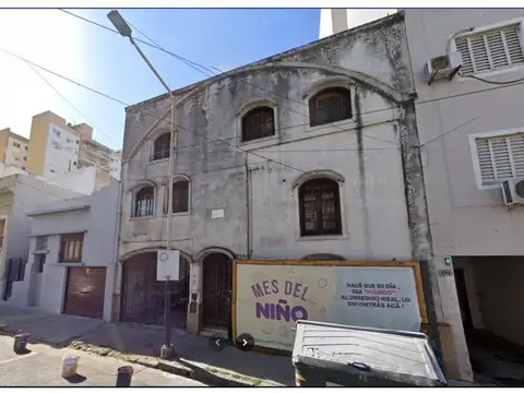 VENDO COMPLEJO DE COCHERA EN ZONA PARQUE Y CASA DE GOBIERNO