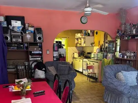 CASA AMPLIA ECXELENTE, IDEAL PARA VIVIR EN TRANQUILIDAD