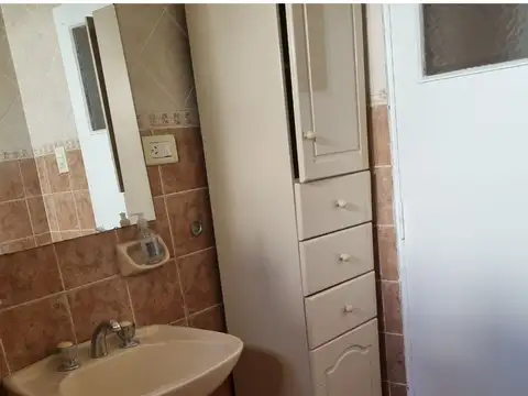 Casa 7 ambientes con 2 baños
