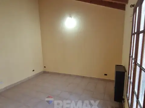 CASA MAS LOCAL COMERCIAL Y DEPOSITO