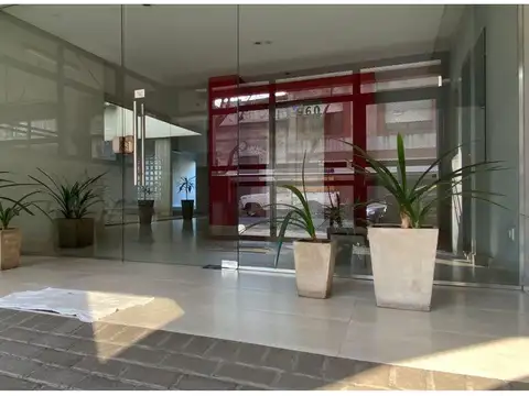 Excelente monoambiente al contrafrente. Balcón. Vista abierta.