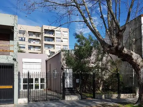 VENTA - Casa A RECICLAR 3 Amb. en Tigre, Gran Lote, Jardín y Excelente Ubicación