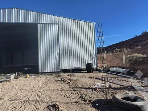 Alquiler Galpon ( Estrenar)  600 mts  Ruta 7 Ex Peaje Centenario Neuquen