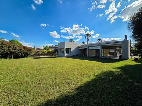 Casa de 3 dormitorios en Barrio Privado Miraflores, Funes Hills - Posibilidad de permuta