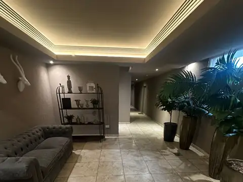 Monoambiente muy amplio y luminoso, lateral. Placard, aire acondicionado frio/calor Excelente estado.