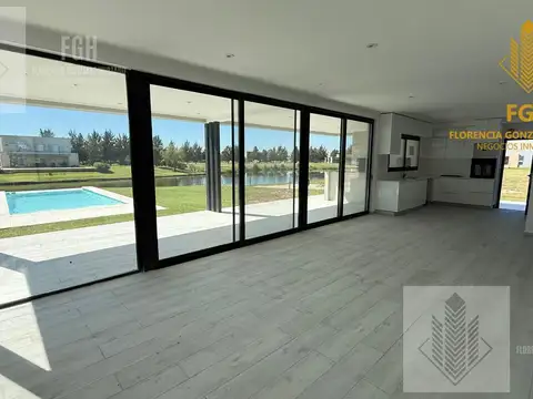 Casa 6 ambientes con 2 baños