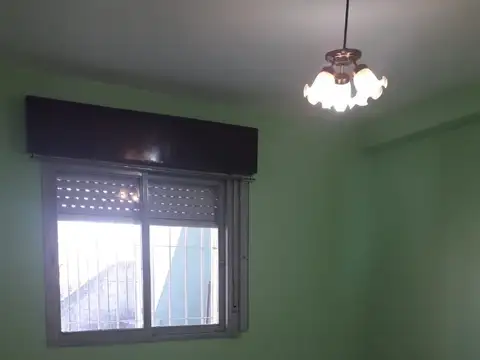 CASA DE 3 AMBIENTES A LA VENTA EN ISIDRO CASANOVA