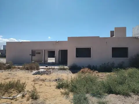 Casa 5 ambientes con 1 baño
