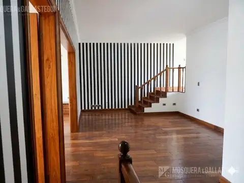 Depto Tipo Casa en Alquiler de 3 ambientes