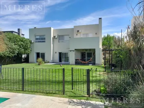 Casa Monoambiente con 4 baños