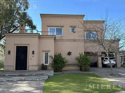Casa a la laguna en alquiler anual amoblado en Las Glorietas, Nordelta