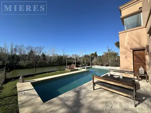 Casa a la laguna en alquiler anual amoblado en Las Glorietas, Nordelta