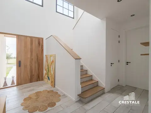 Casa 8 ambientes con 4 baños