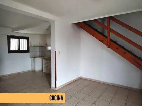 Casa en Alquiler con 3 cocheras