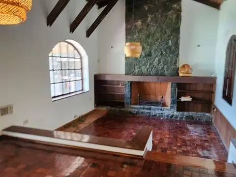 Casa en Venta con 4 cocheras