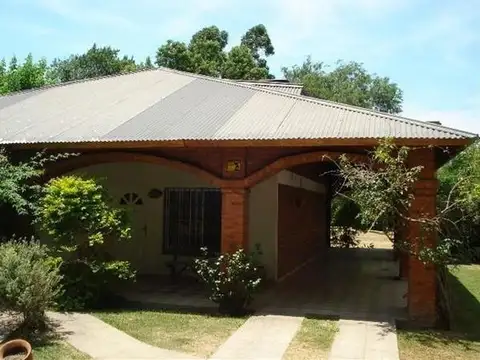 CHALET 5 AMBIENTES CON PISCINA