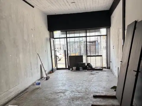 Local comercial en alquiler excelente zona en Luis Guillon