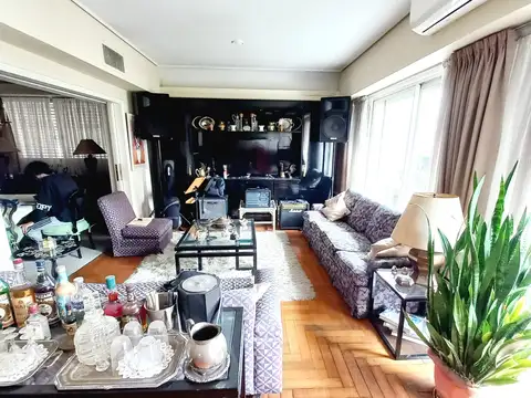 3 de Febrero 1400, Piso 7