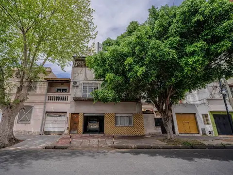 CASA 4 AMBIENTES EN VENTA LANUS ESTE CON TERRAZA