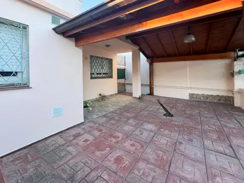 Casa 3 ambientes con 2 baños