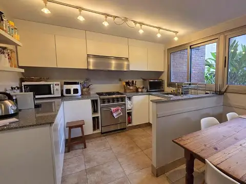 Casa 6 ambientes con 3 baños