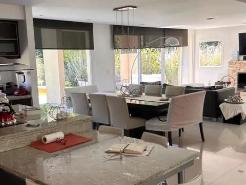 CASA 4 DORMS EN TERRAVISTA - LOTE CENTRAL C/MUCHA PRIVACIDAD