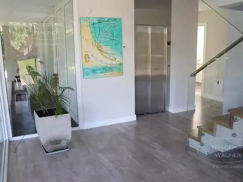 Casa en Venta en Carilo, USD 1.600.000
