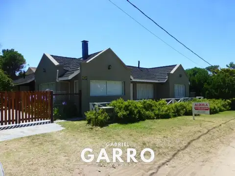 Casa en alquiler temporal a una cuadra del mar en Pinamar