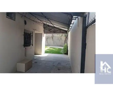 VENTA CASA+LOCAL ADROGUE COCHERA Y PARQUE