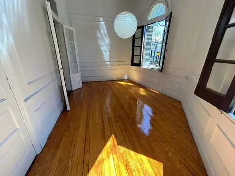 Casa en Alquiler con 1 cochera