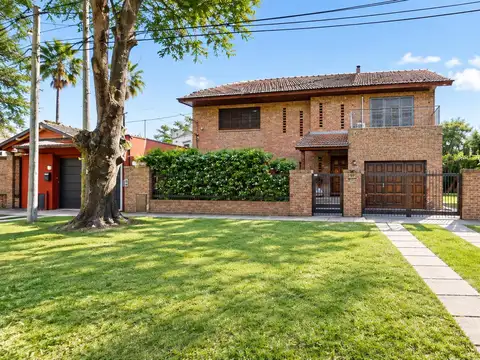 Casa en Venta de 6 Ambientes en Boulogne Sur Mer con Jardín y Playroom
