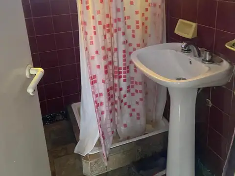 VENDE PROPIEDAD IDEAL 2 FAMILIAS SOBRE CALLE 2 DE ABRIL AL 1100, ENTRE LAS DE MALVINAS Y GUIDO SPANO