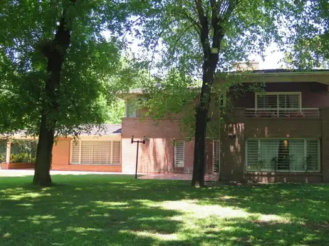 Casa en Venta con 2 cocheras