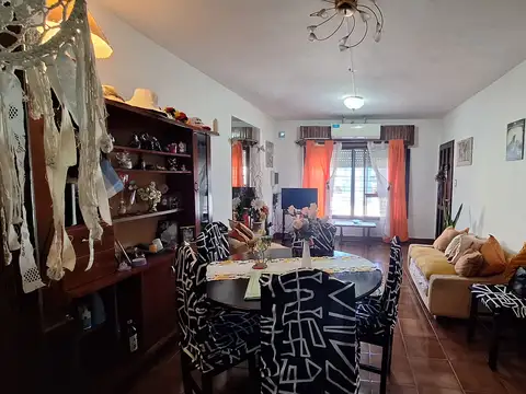 Casa 3 ambientes con 2 baños
