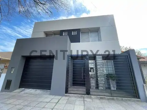 VENTA DE CASA DE 5 AMBIENTES EN ITUZAINGO NORTE - PERMUTA