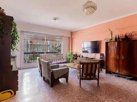 Venta  Departamento de 3 ambientes con Dependencia en Villa Crespo.