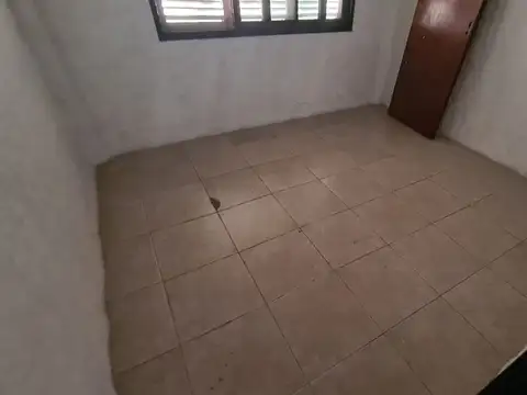 Casa 6 ambientes con 2 baños