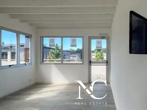 Góndola en Alquiler en el Nuevo Paseo Comercial de Costa Esmeralda