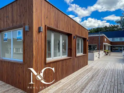 Góndola en Alquiler en el Nuevo Paseo Comercial de Costa Esmeralda