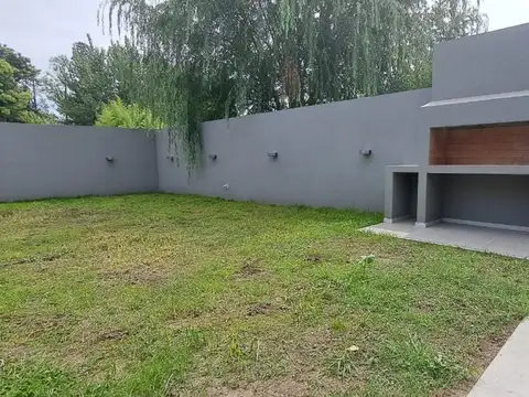 Depto Tipo Casa 4 ambientes con 3 baños
